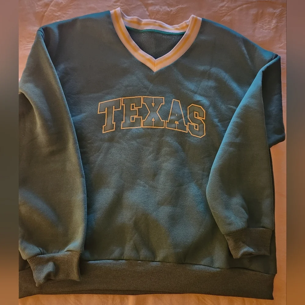 NWOT SHEIN Gender Neutral Green Texas V-neck Sweatshirt Size M
